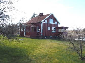 Jordbruksfastighet med närhet till Vänern och Skagern