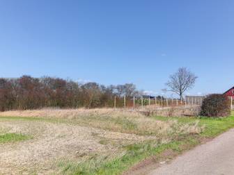 Härlig trädgårdstomt om 1 102 kvm i trevliga Teckomatorp.