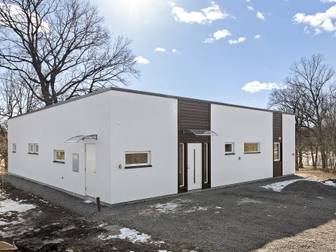 Nybyggd villa på avstyckningsbar tomt!