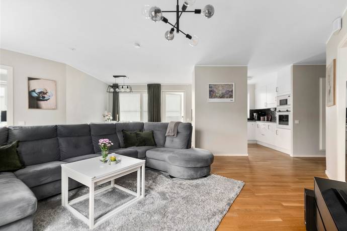 4 rum lägenhet på Karlslundsvägen 18 Barkarbystaden, Järfälla kommun - bild 1