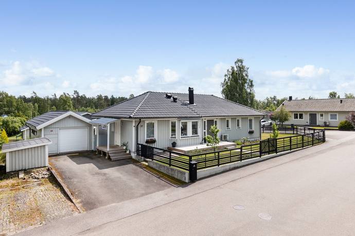 4 rum villa på Lingonstigen 27 Norra Skogen, Karlsborgs kommun - bild 1