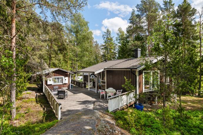 villa på Karlsängsvägen 51 Karlsängen, Norrtälje kommun - bild 1
