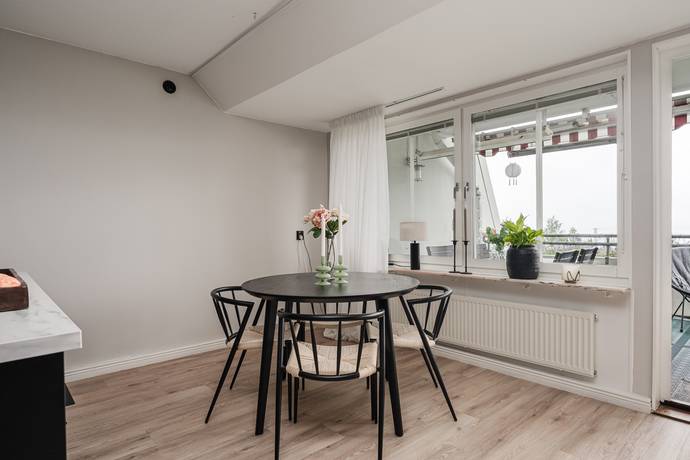 4 rum Lägenhet på Kungsvägen 127 Entréplan & våning 3 från balkongsidan Timrå Timrå kommun - bild 11
