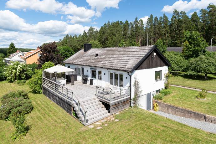 Kvinnerstatorp 305, Hovsta, Örebro kommun