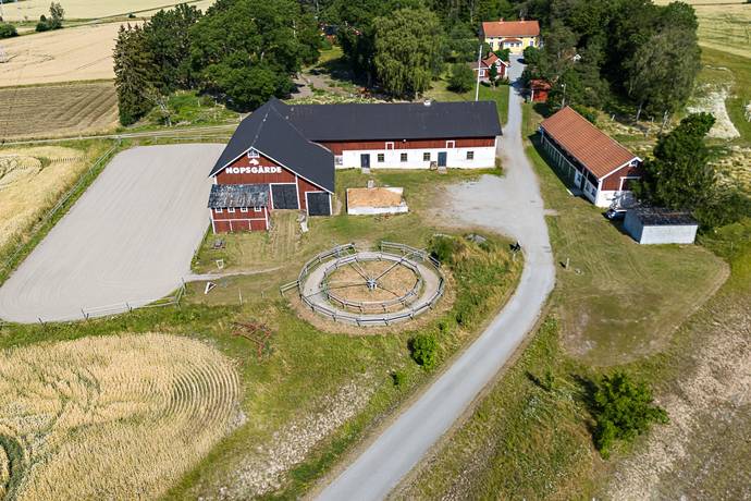 8 rum gård/skog på Fröslunda Noppsgärde 2 Örsundsbro, Enköpings kommun - bild 1