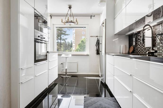 3 rum lägenhet på Karlslundsgatan 20 Södertälje, Södertälje kommun - bild 1