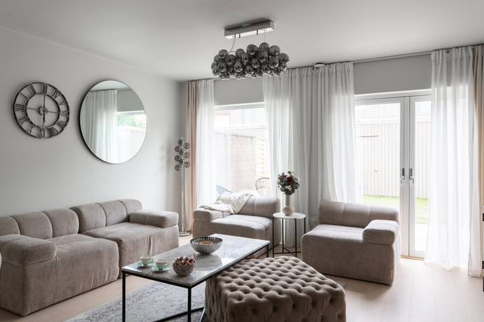 4 rum radhus på Stenkolsgatan 21C Stenby, Eskilstuna kommun - bild 1