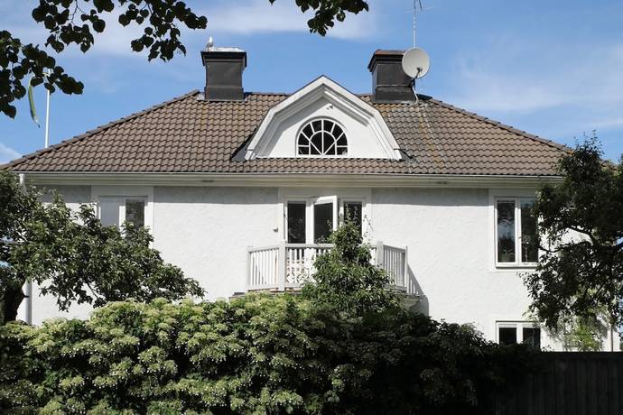 8 rum villa på Villa Stenlid / Stora Trädgårdsgatan 8A Marieborg, Västerviks kommun - bild 1