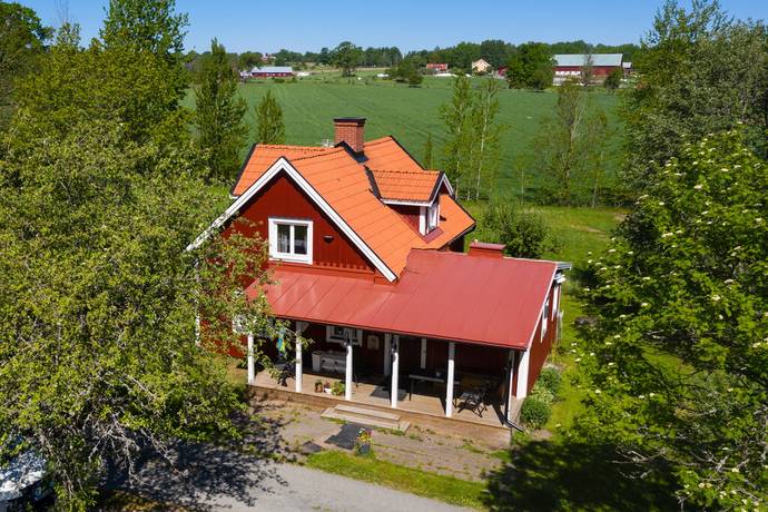 Precis invid en stor damm hittar ni denna lgenhet en trappa upp. Bottenplan med Det r inte mer n sex km till den fiskrika sjn Flren. I Huliesjn,som ligger Hyra stuga/semesterhus - Lindstad - redteksystems.net