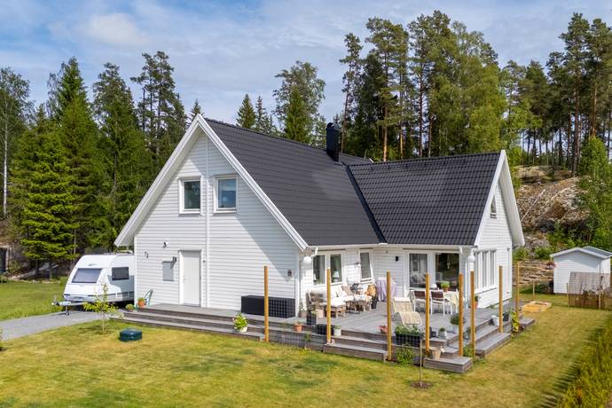 8 rum villa på Runstens byväg 72 Runsten, Haninge kommun - bild 1