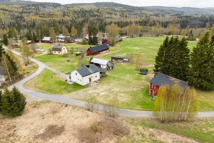 8 rum gård/skog på Hällsjö 511 Hällsjö, Sundsvalls kommun - bild 1