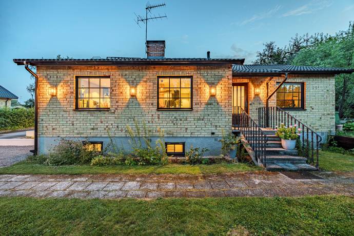 5 rum villa på Georg Nyströmsgatan 9 Torshälla, Eskilstuna kommun - bild 1