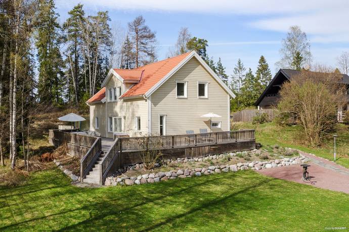 6 rum Villa på Lostigen 8 Värmdövik Värmdö kommun - bild 1