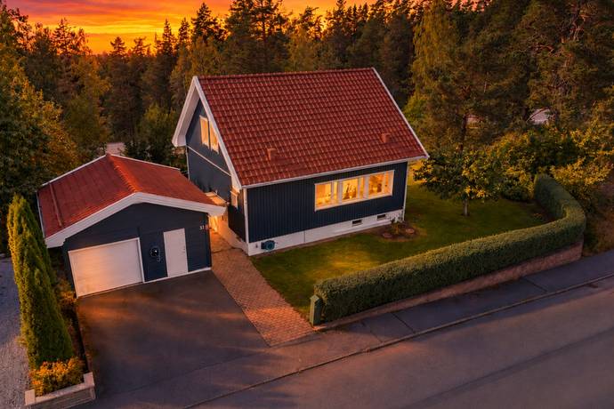 Blixtvägen 51, Berghem, Järfälla kommun