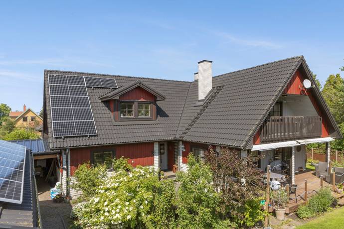 196 m² Villa på Fogdegårdsvägen 34 Varnhem Skara kommun - bild 2