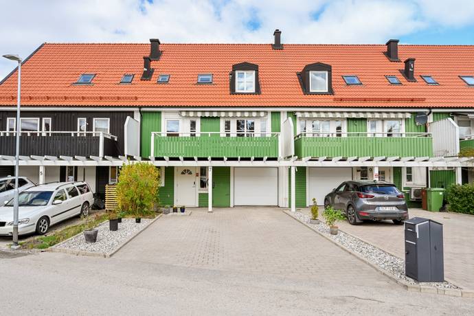 6 rum radhus på Tidlösavägen 7 Sjukyrkoberget, Upplands Väsby kommun - bild 1