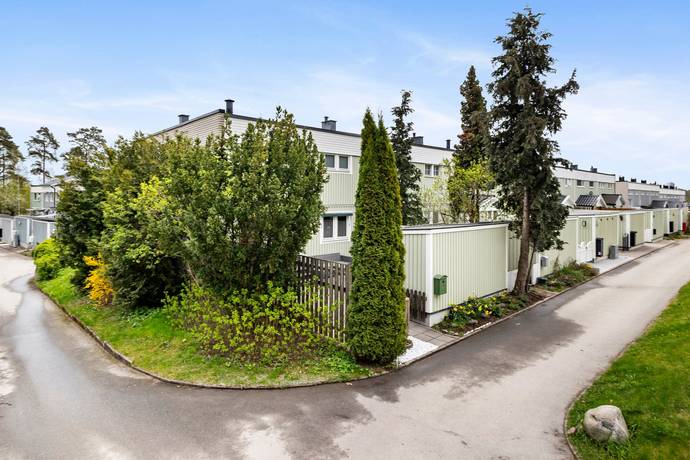 5 rum radhus på Ryavägen 168 Töjnan, Sollentuna kommun - bild 1