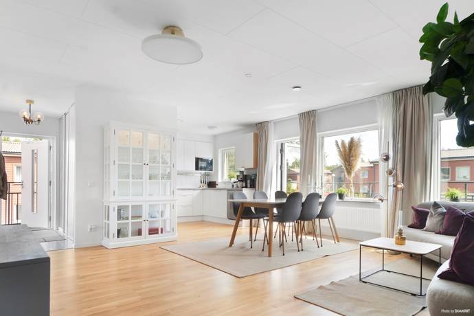 5 rum lägenhet på Vandrarvägen 11B Riksten, Botkyrka kommun - bild 1