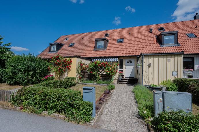 6 rum par-/kedje-/radhus på Norrängsvägen 43K Fridhem, Huddinge kommun - bild 1