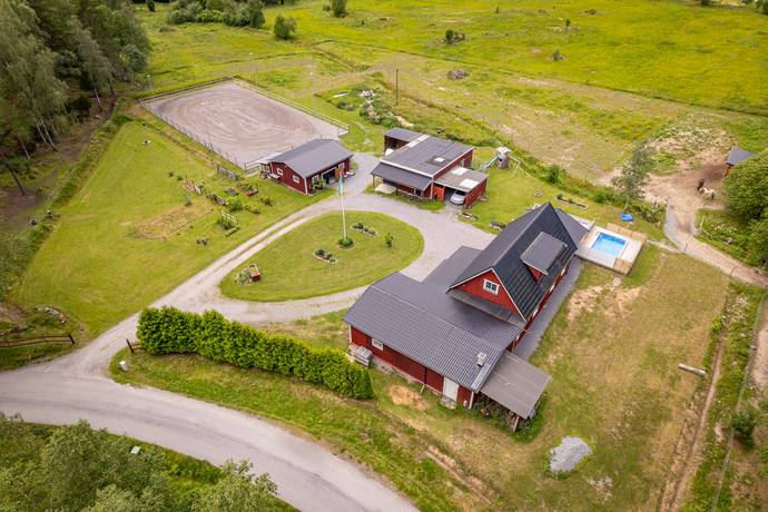 8 rum gård/skog på Hällberga Lillhagen Hällberga, Eskilstuna kommun - bild 1