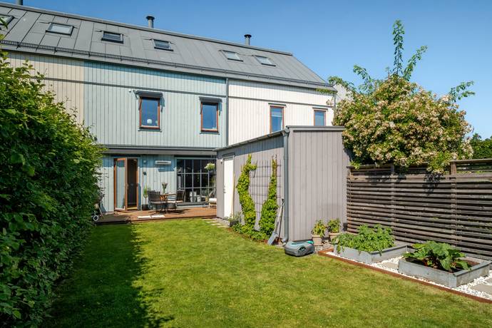 6 rum Radhus på Blomsterslingan 31 Mörtnäs Värmdö kommun - bild 2