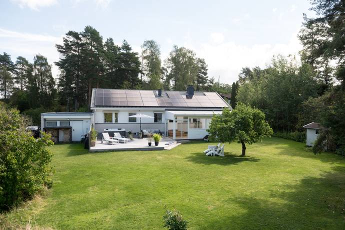 9 rum villa på Lovägen 12 Bålsta Södra Västerdalen, Håbo kommun - bild 1
