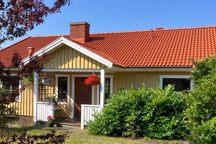 6 rum villa på Skällerydsvägen 18 Blomstermåla, Mönsterås kommun - bild 1
