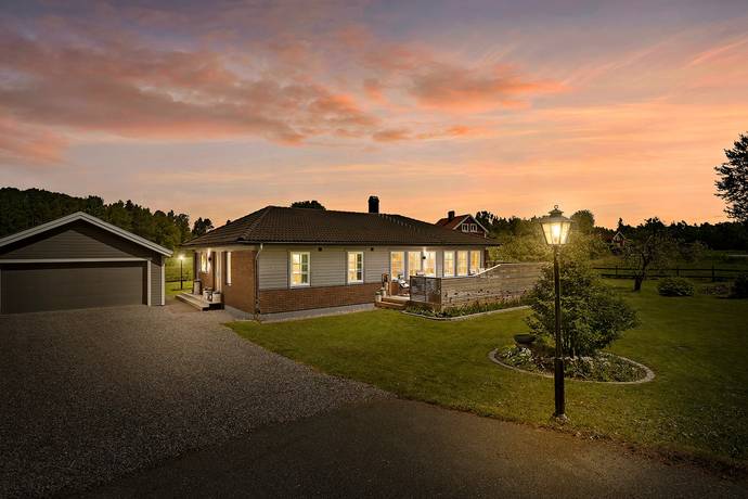 5 rum villa på Byrsta 140 Kumla, Kumla kommun - bild 1