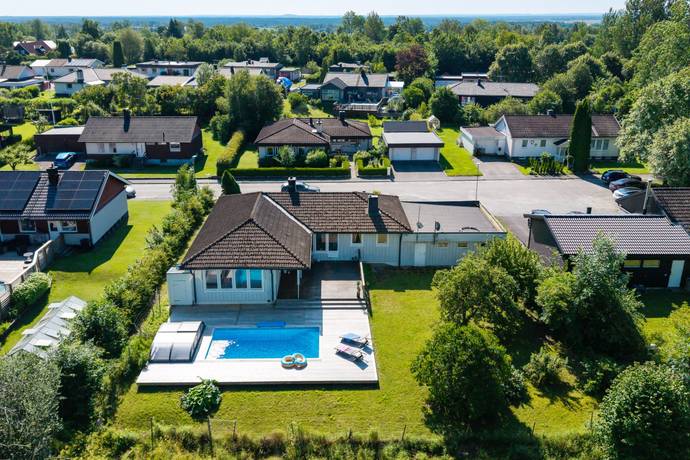 8 rum villa på Tomtavägen 30 Vintrosa, Örebro kommun - bild 1