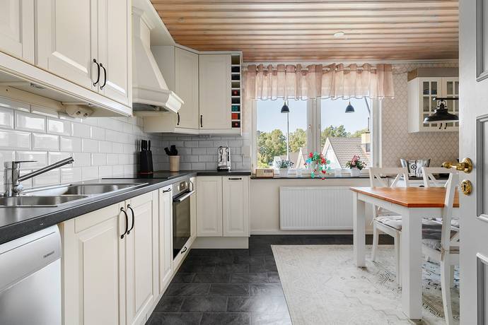 4 rum parhus på Blåbärsvägen 29 Märsta - Norrbacka, Sigtuna kommun - bild 3