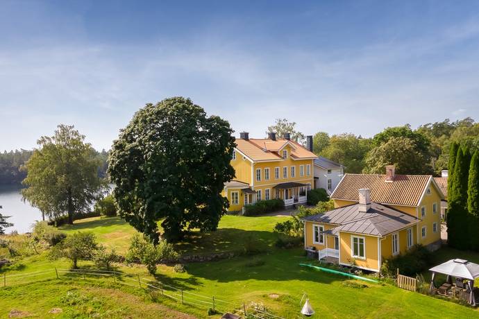 21 rum gård utan jordbruk på Eriksberg Åby, Norrköpings kommun - bild 1