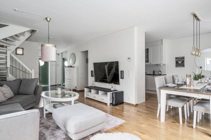 5 rum Radhus på Växelbruksvägen 63 Nedersta Trädgårdsstad Haninge kommun - bild 2