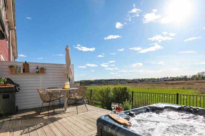 5 rum radhus på Ulsavilagatan 11D Ormesta, Örebro kommun - bild 1