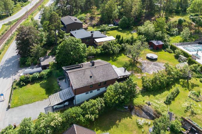 6 rum villa på Västra Banvägen 134 Centralt, Österåkers kommun - bild 2