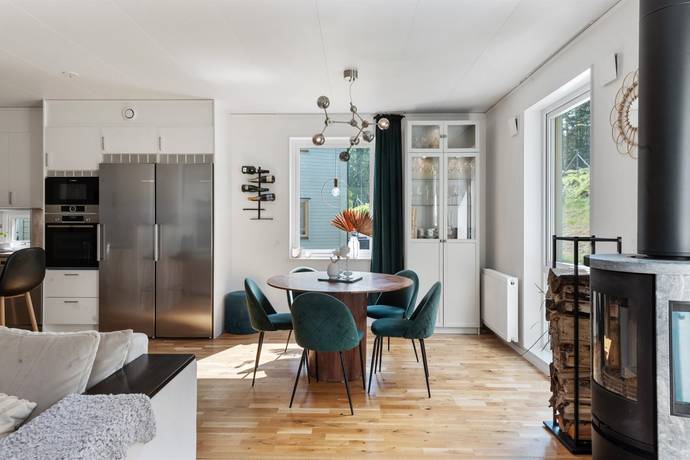 6 rum villa på Lövsångarvägen 31 Valsjöskogen, Margaretelund, Österåkers kommun - bild 3