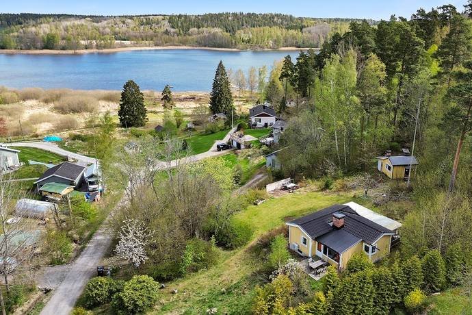 3 rum fritidshus på Lanarvägen 11 Södertälje, Södertälje kommun - bild 1