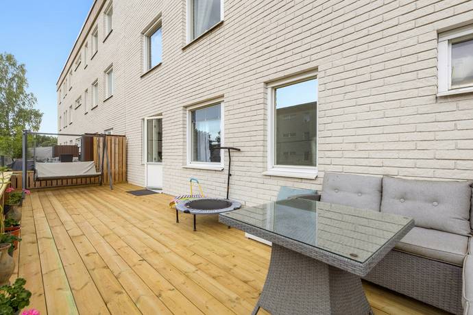 3 rum lägenhet på Hallonvägen 16 Kungsängen - Tibble, Upplands-Bro kommun - bild 2