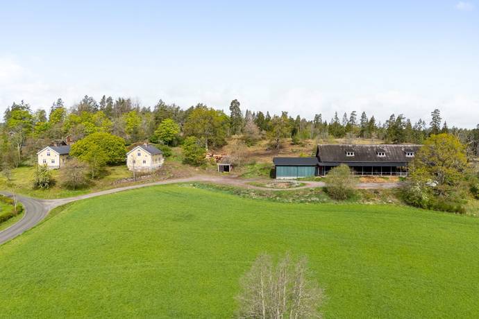 4 rum gård med jordbruk på Grönstorp Kastanjegården 1 Valdemarsvik, Valdemarsviks kommun - bild 1