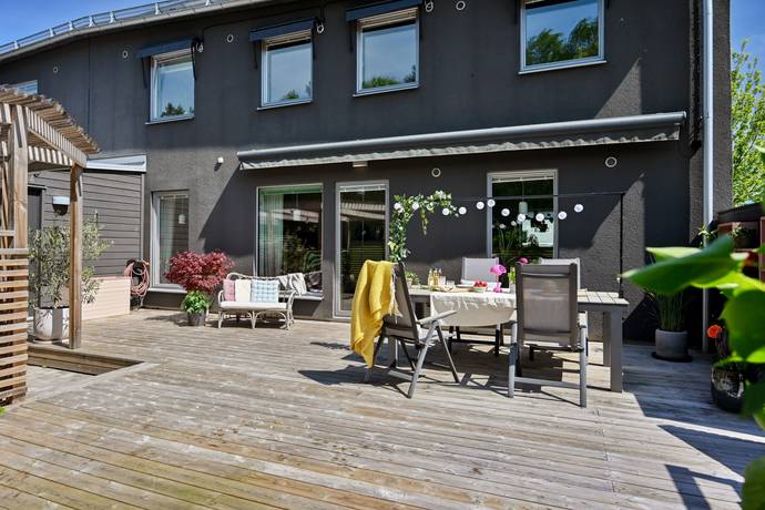 6 rum parhus på Wäckareslingan 14 Wäckare Äng, Upplands Väsby kommun - bild 1
