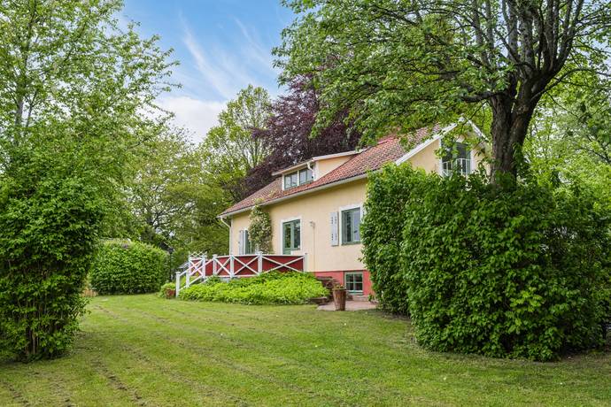 6 rum villa på Stora Hagalund (Stockholmsvägen 54) Bålsta - Gamla Bålsta, Håbo kommun - bild 2