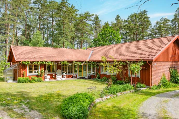 7 rum villa på Mosstugan Skogstunet 1 Björnlunda, Gnesta kommun - bild 1