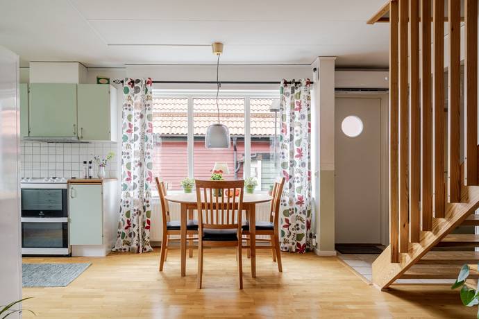 6 rum Kedjehus på Ekhovsvägen 23 Mariefred Strängnäs kommun - bild 2