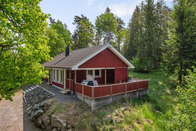 3 rum Vinterbonat fritidshus på Tomta-Ekevägen 82 A & B Tomta Norrtälje kommun - bild 2