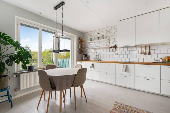 3 rum lägenhet på Sedumbacken 4, 2/2tr. Bromma / Riksby, Stockholms kommun - bild 2
