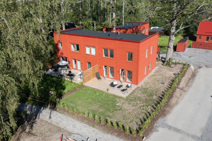 5 rum parhus på Hästängsuddsvägen 27 B Svinninge, Österåkers kommun - bild 1