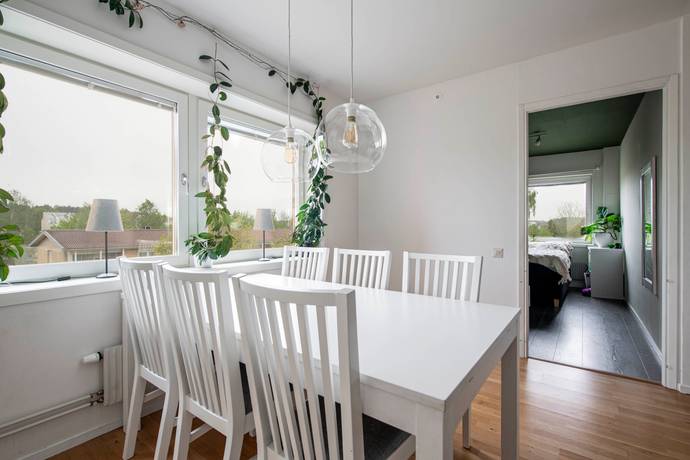 3 rum lägenhet på Välljärnsgatan 490 Bäckby, Västerås kommun - bild 2