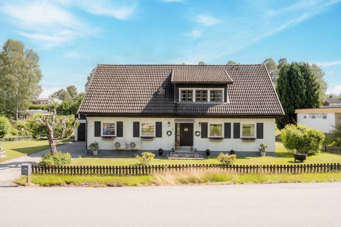 8 rum villa på Lärkvägen 10 Nävekvarn, Nyköpings kommun - bild 2