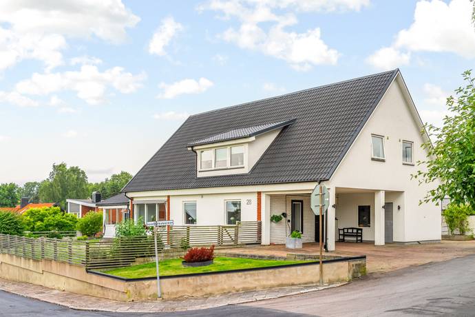8 rum villa på Skogsvägen 28 Trollsjöområdet, Eslövs kommun - bild 1