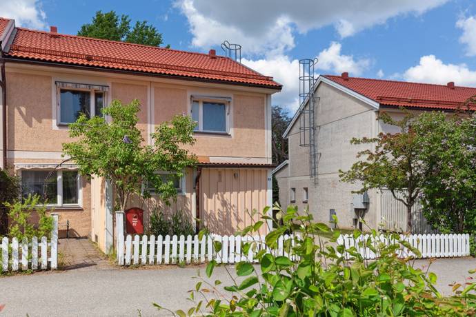 3 rum radhus på Körsångarvägen 87 Skogås, Huddinge kommun - bild 1
