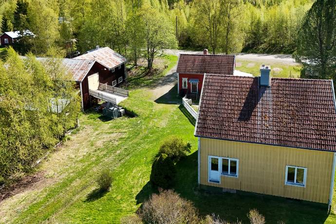 4 rum gård med jordbruk på Bredånger 142 Köpmanholmen, Örnsköldsviks kommun - bild 1